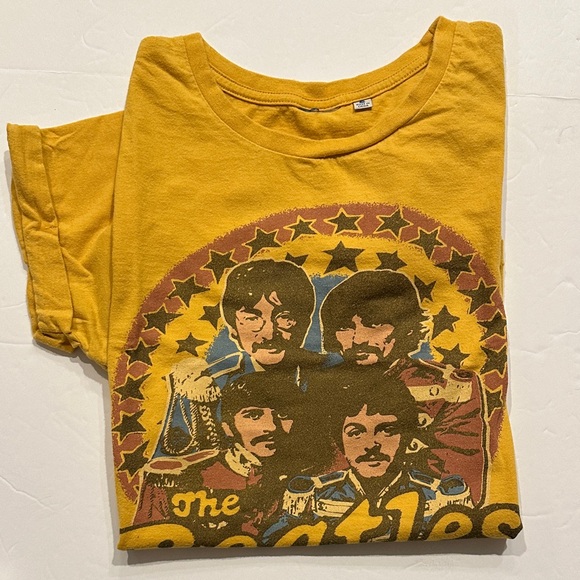 Junk Food Clothing Tops - Junk Food The Beatles Yellow sergeant Pepper, Graphic T-Shirt size small